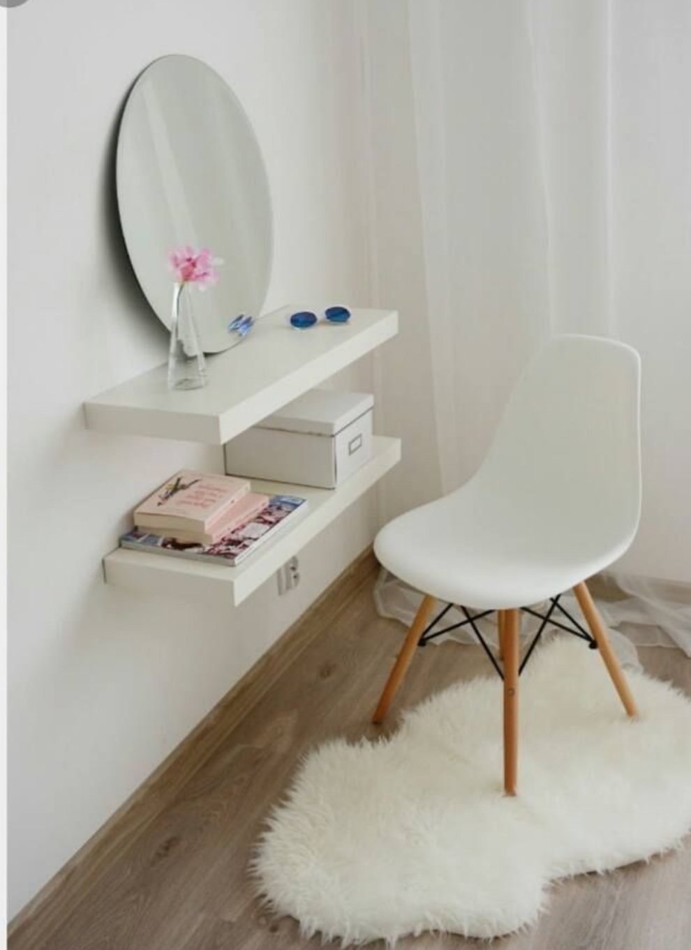 Wednes floating shelfs & mirror