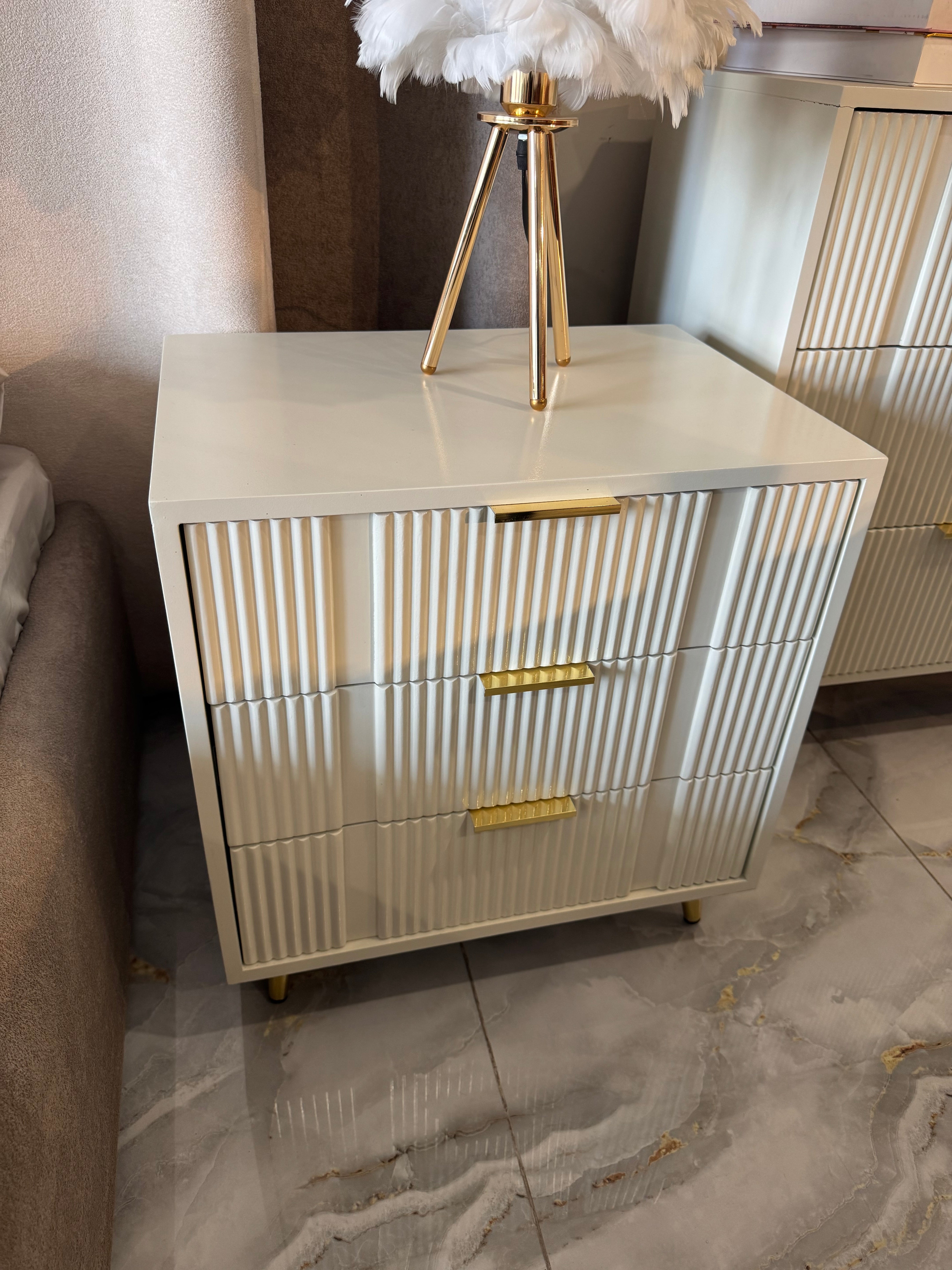 Henry sidetable