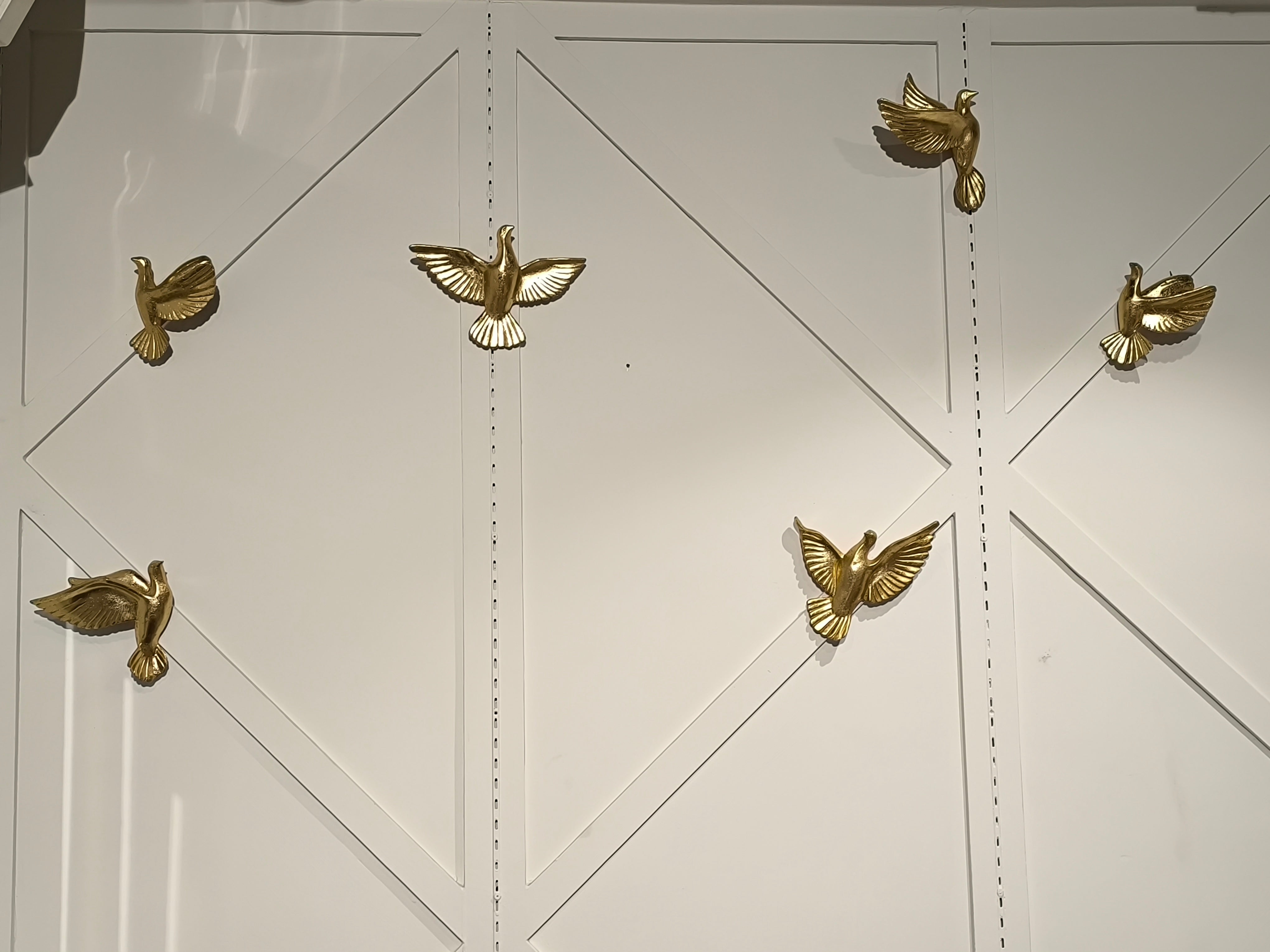 Golden wall hanging birds set