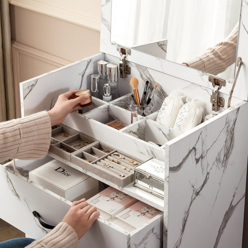 Kinzel makeup storage