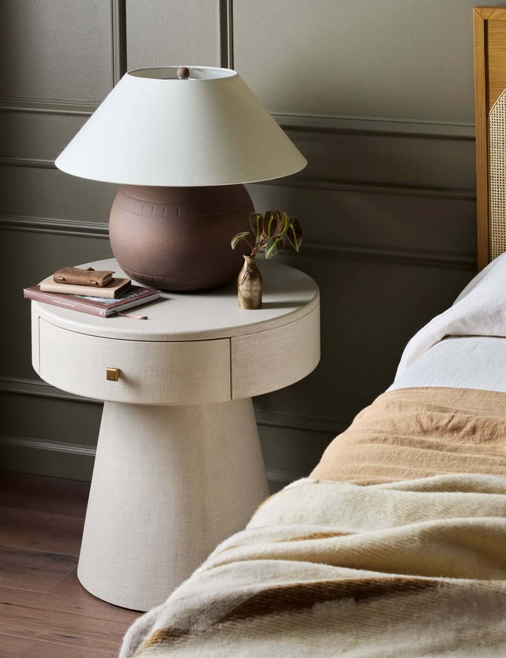 mashroom sidetable