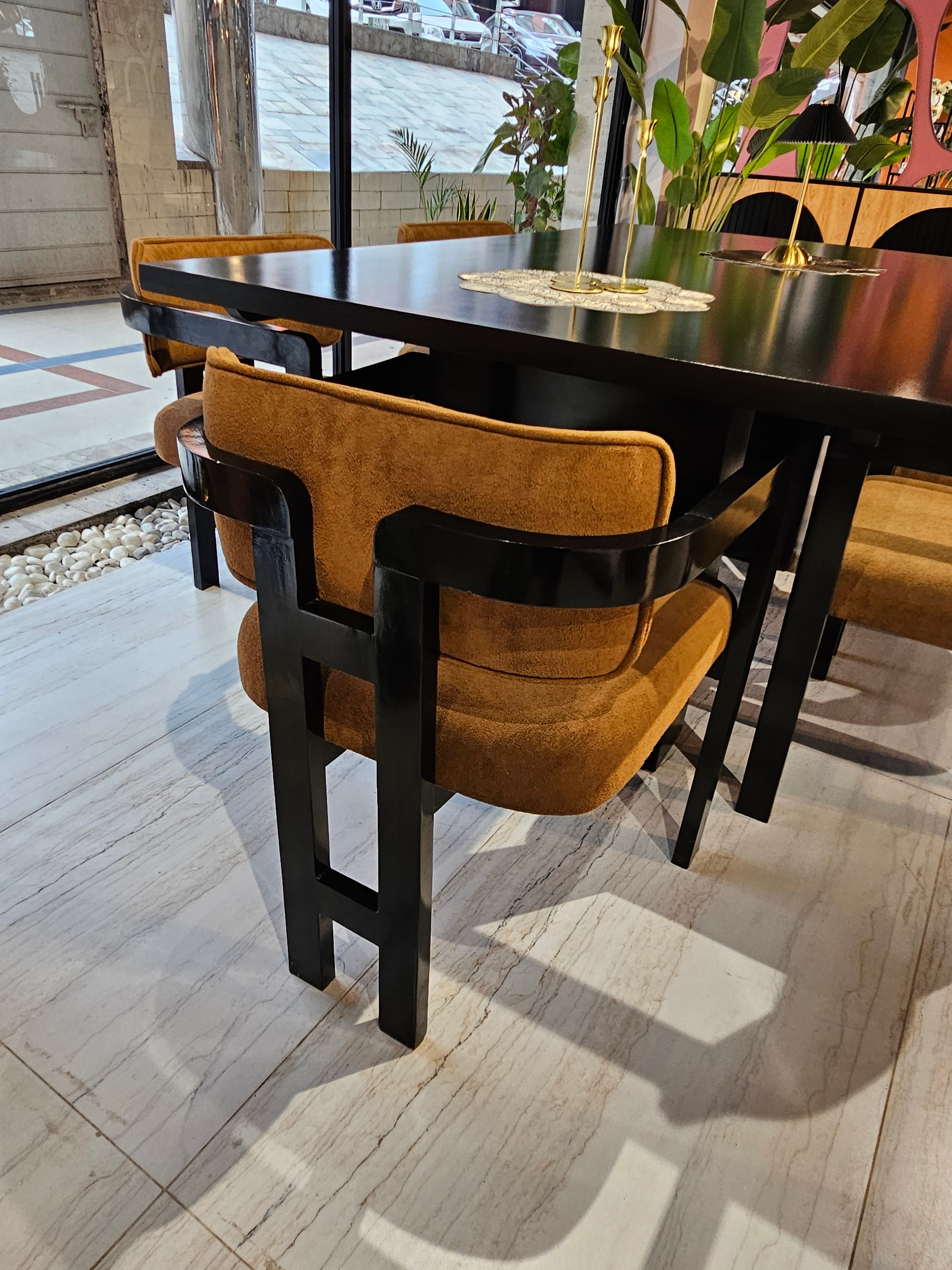 Absor dinning table