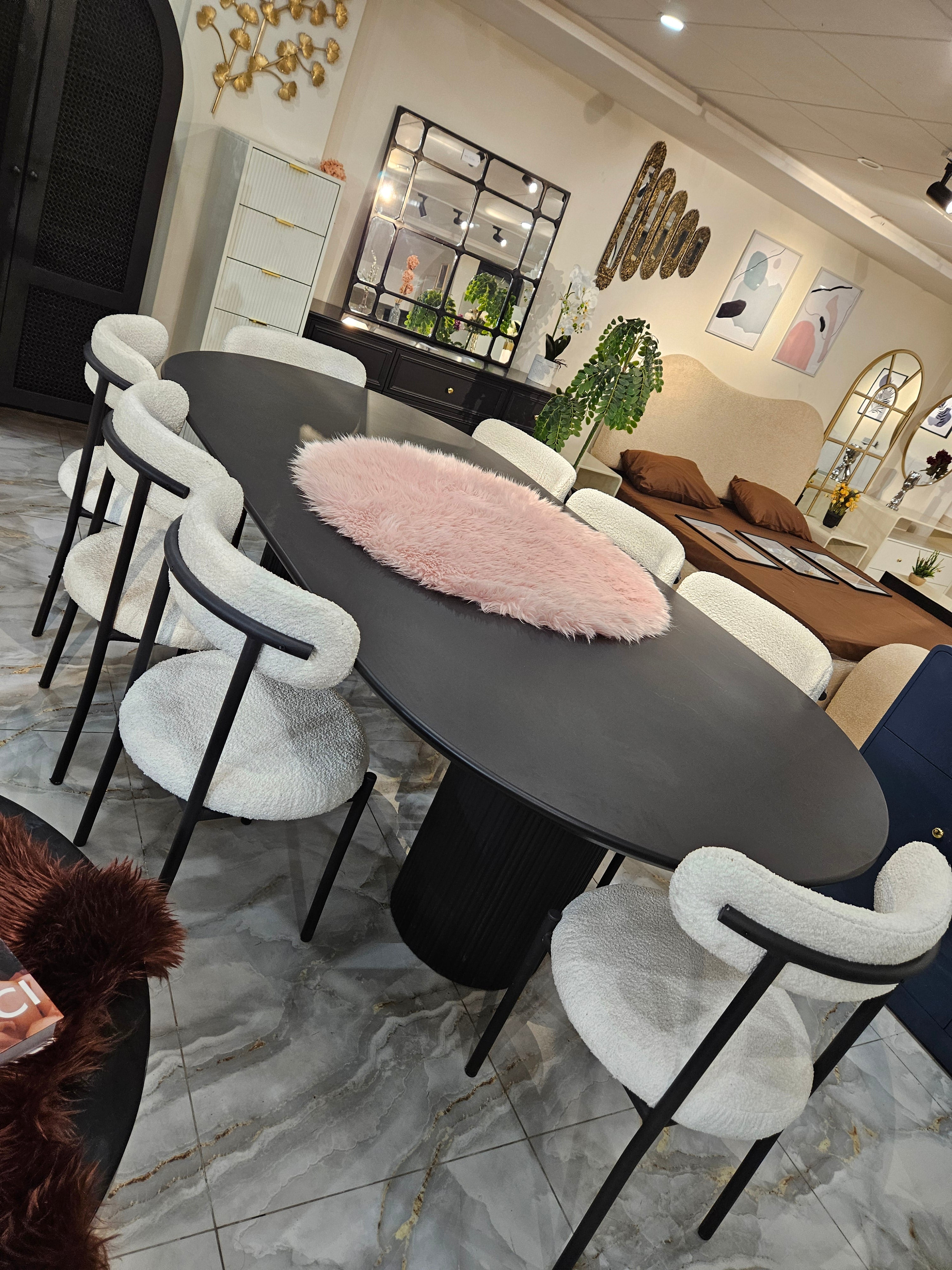 Premia dinning table