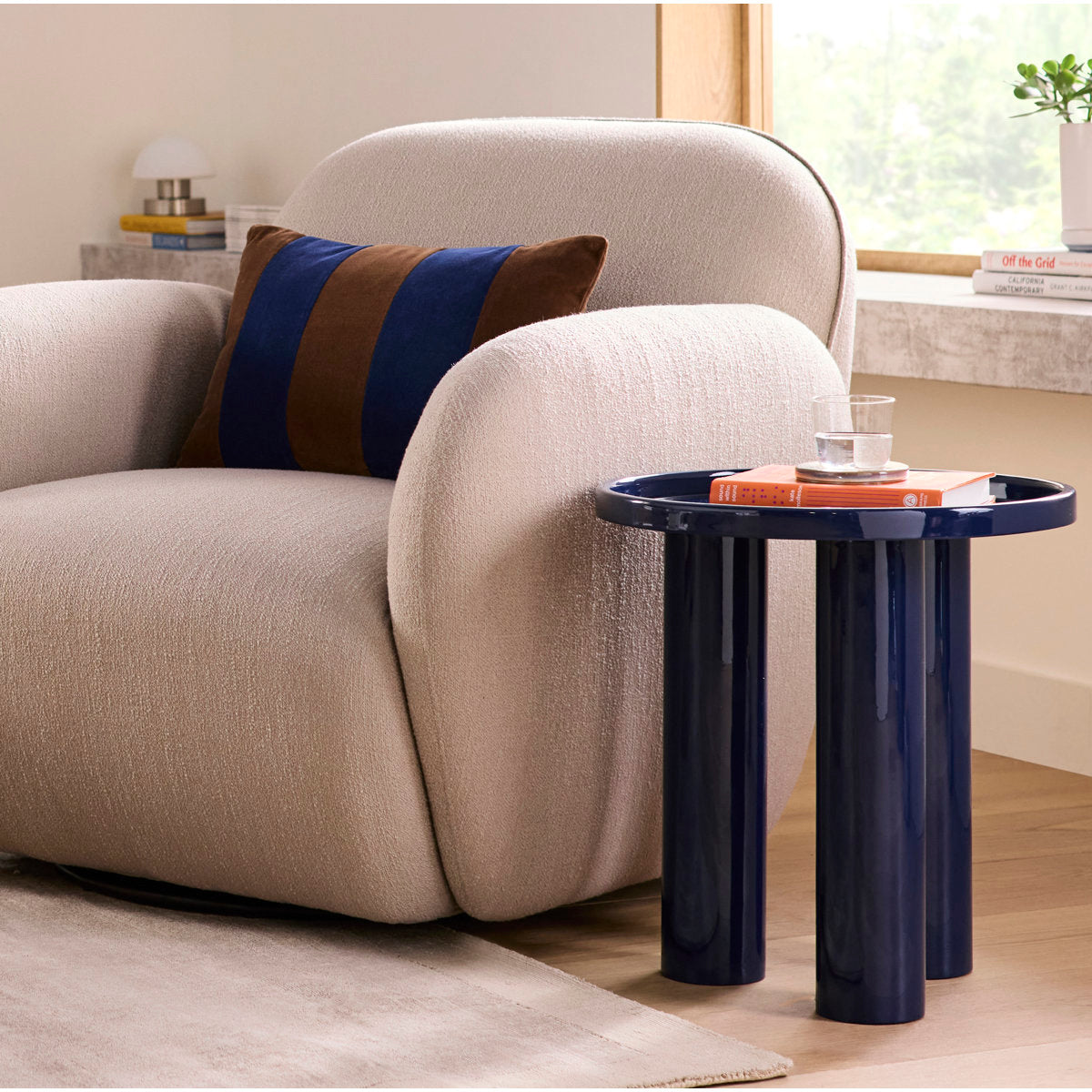 Ishtia high gloss table