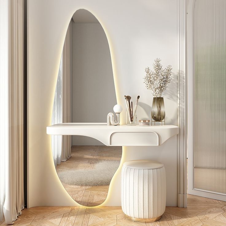 Lux mirror with drawer