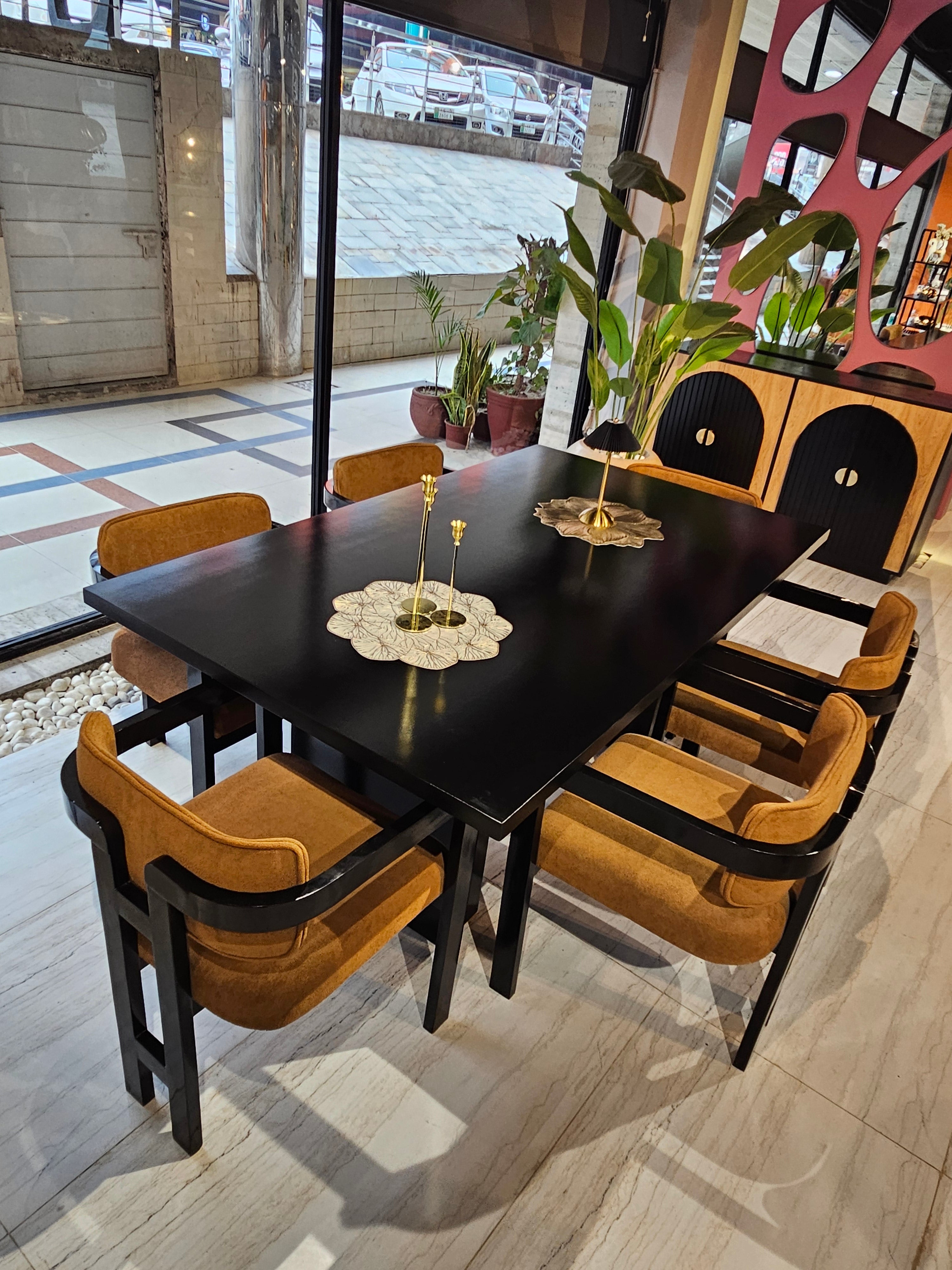 Absor dinning table